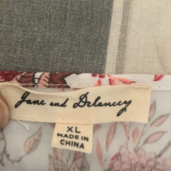 Nice Jan and Delancey, cotton blouse. Versatile and relaxing. - Picture 4 of 5